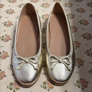 AEROSOLES Women's Metallic Gold Loafers